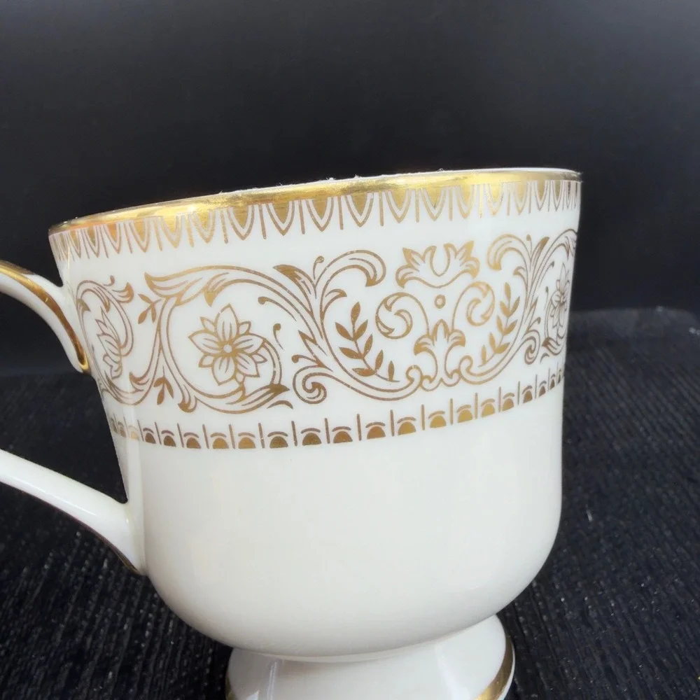 Royal Castle Goldaccent Ivory China Tea Cup and Saucer Set Gold Trim‎ Japan VTG